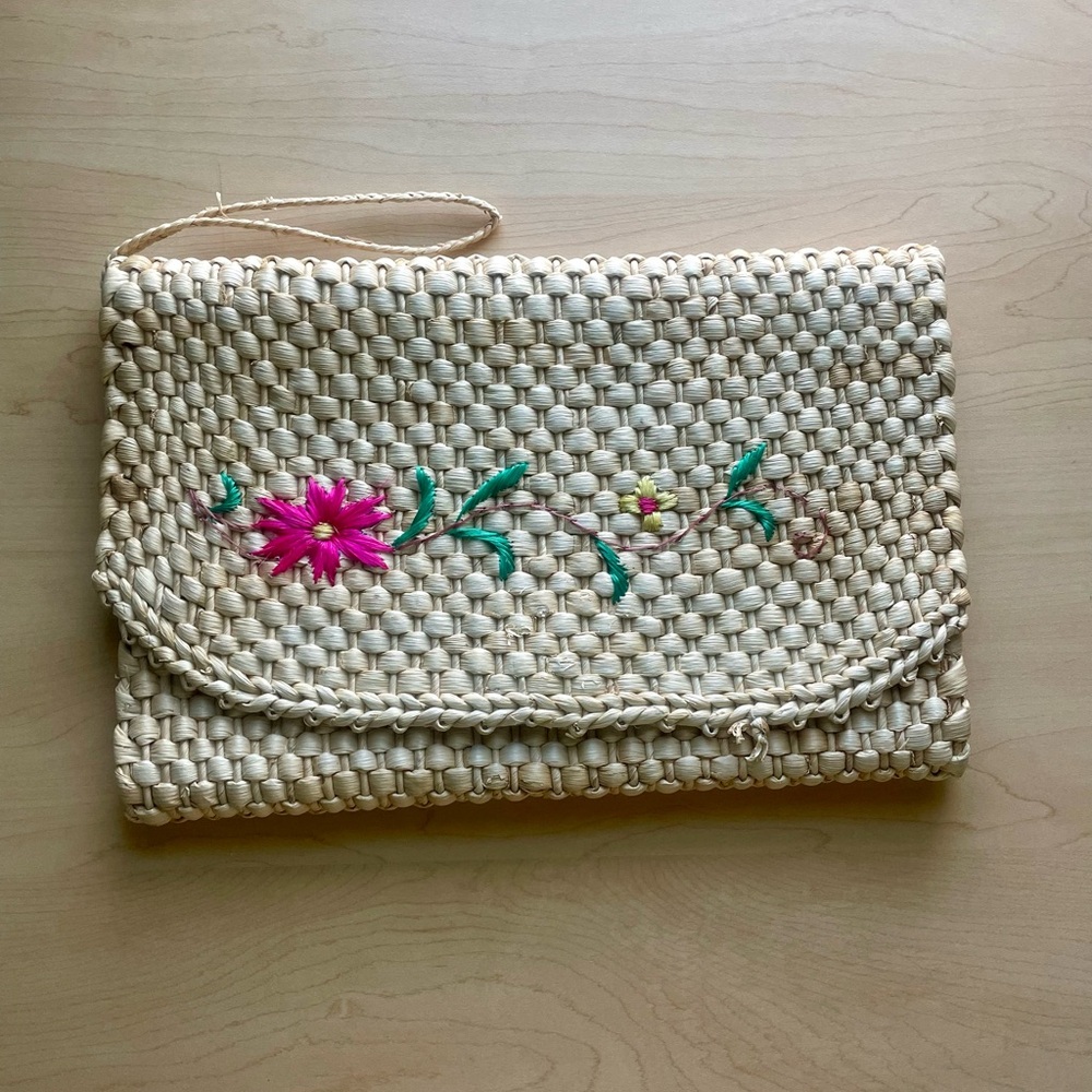 Raffia woven floral clutch bag